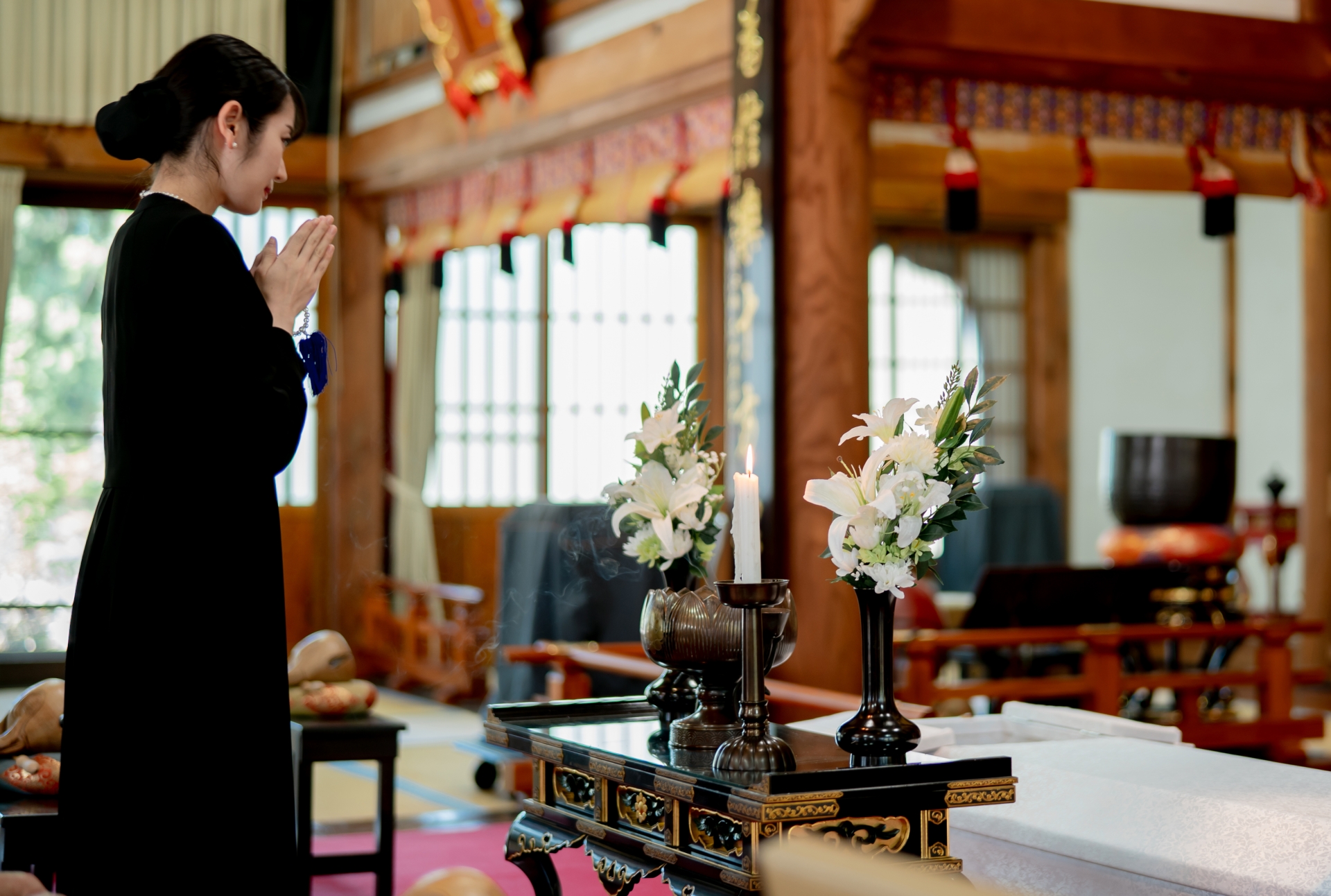 心のこもった最後のお別れを、寺院で。「家族葬の縁（えにし）」があなたをサポートします。
